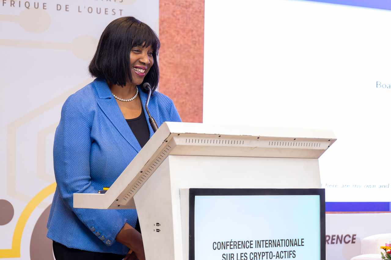 Présentation de Madame Lisa D. Cook, membre du Conseil des Gouverneurs de la Réserve fédérale des Etats-Unis, sur le thème : le thème : « Les actifs numériques et leur utilisation sur les marchés financiers »